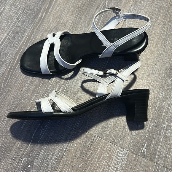 Munro Leather Heels 7.5 strappy sandal white black summer dressy Luxury - Picture 2 of 8